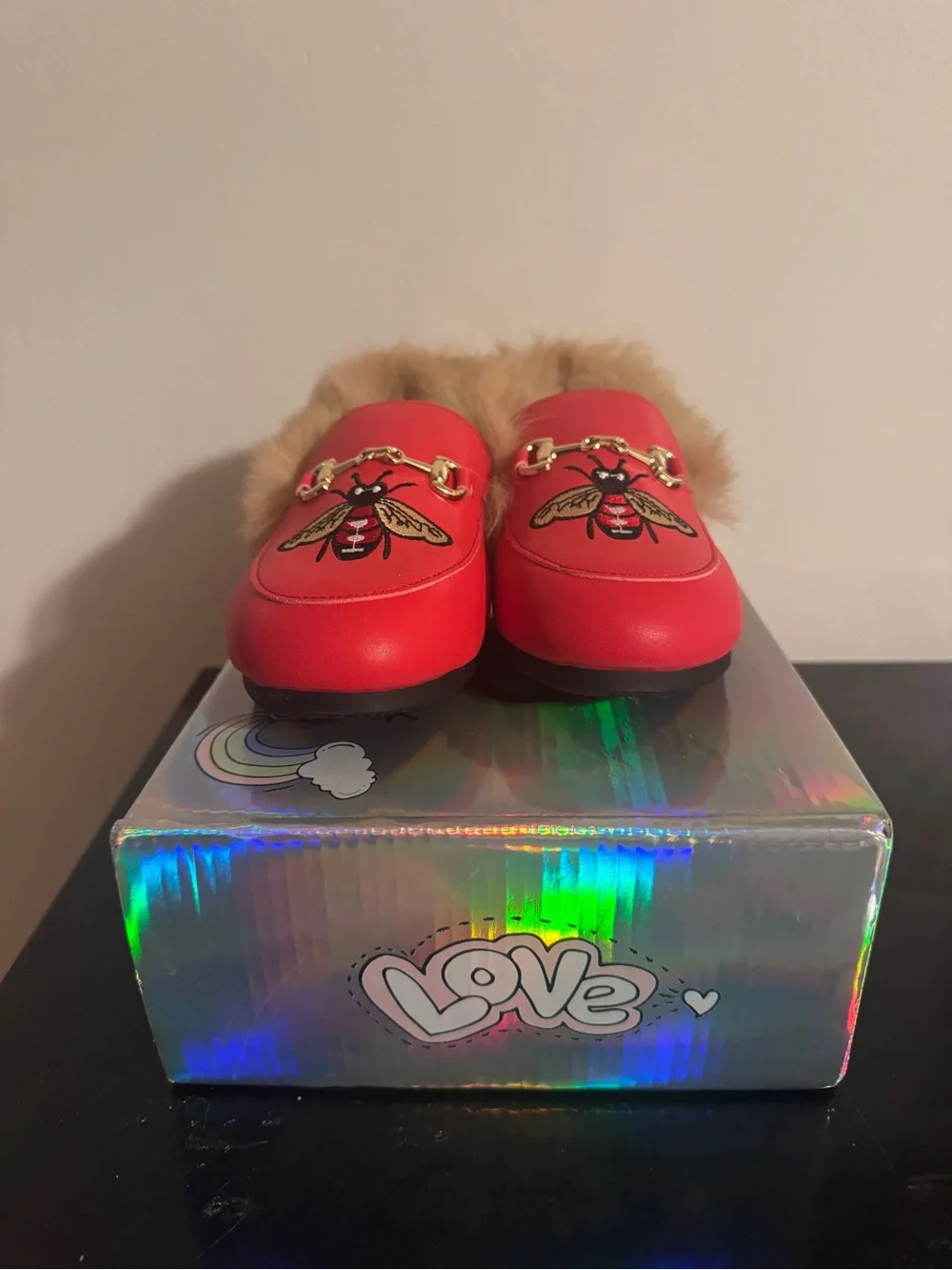 Girls Red Bee Embroidered Fur-Trim Slip-On Moccasins